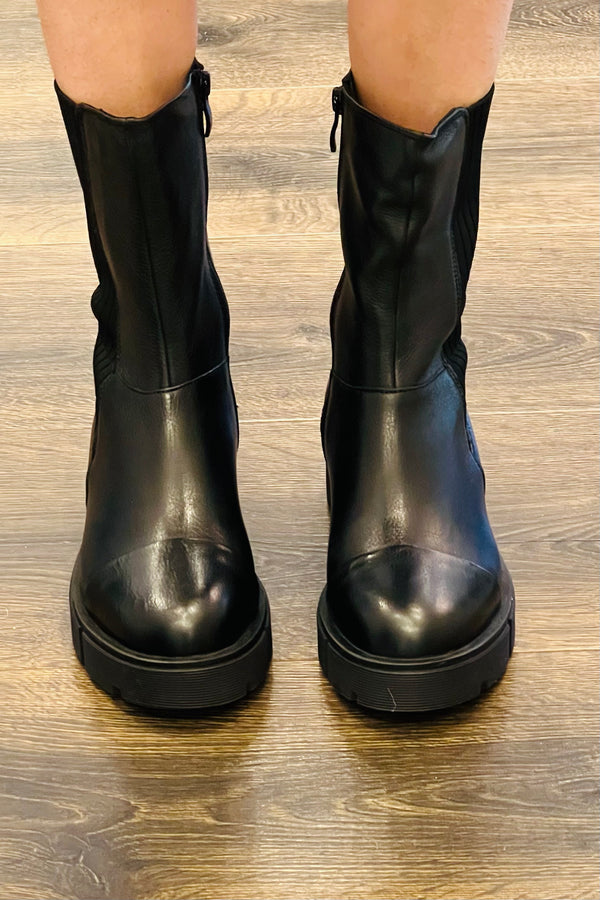 Caprice Ribbed Gusset Boot