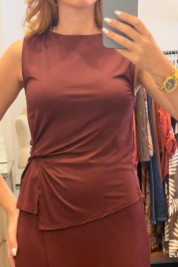 Twisted Asymmetrical Top