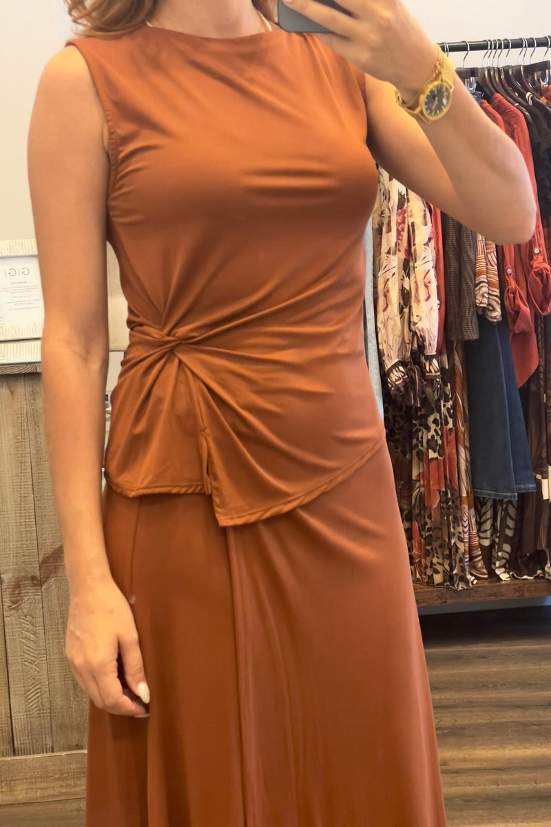 Twisted Asymmetrical Top