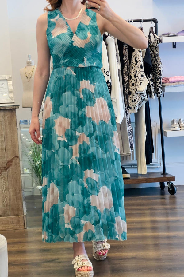 Sleeveless Pleated Dress